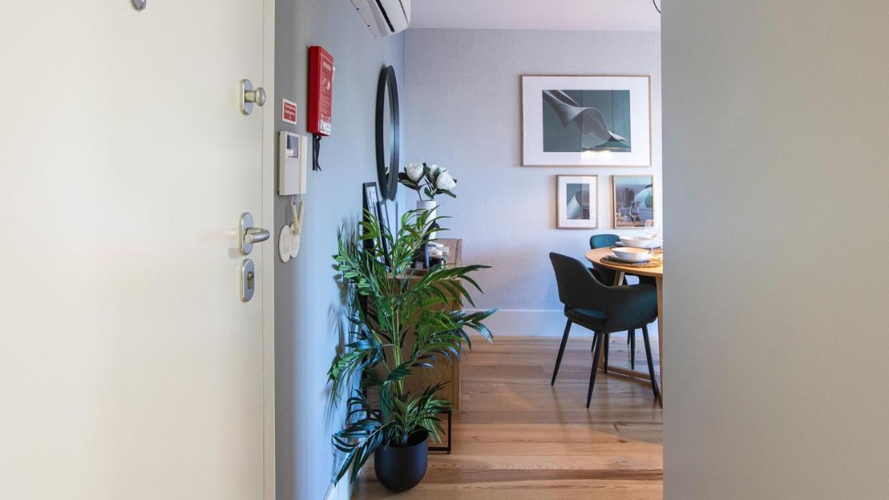 Stylish Studio W/ Ac & Balcony By Lovelystay Porto Zewnętrze zdjęcie